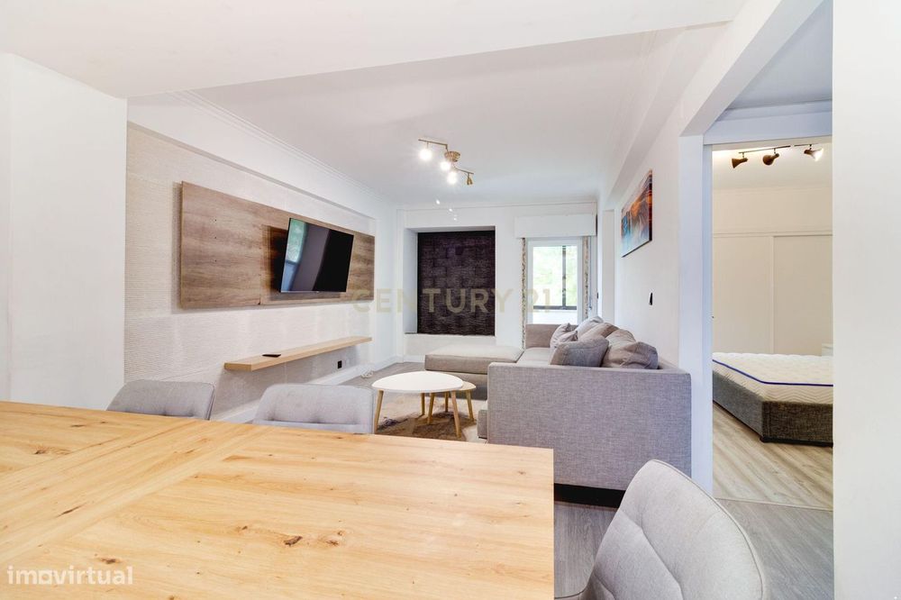 Apartamento T2 (CAVE) à venda na Avenida Cidade de Lisboa - Casal do C