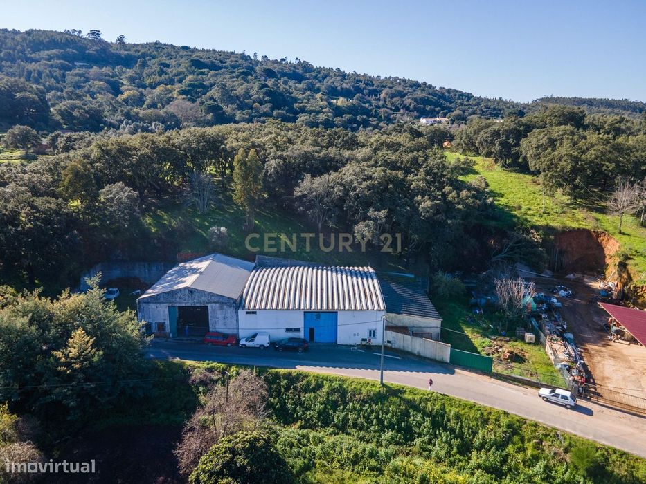 Armazém com Excelente Localização em Monchique – Oportunidade de Inve