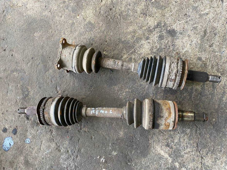 Піввісь передня полуось передняя Mitsubishi L200 4-IV покоління