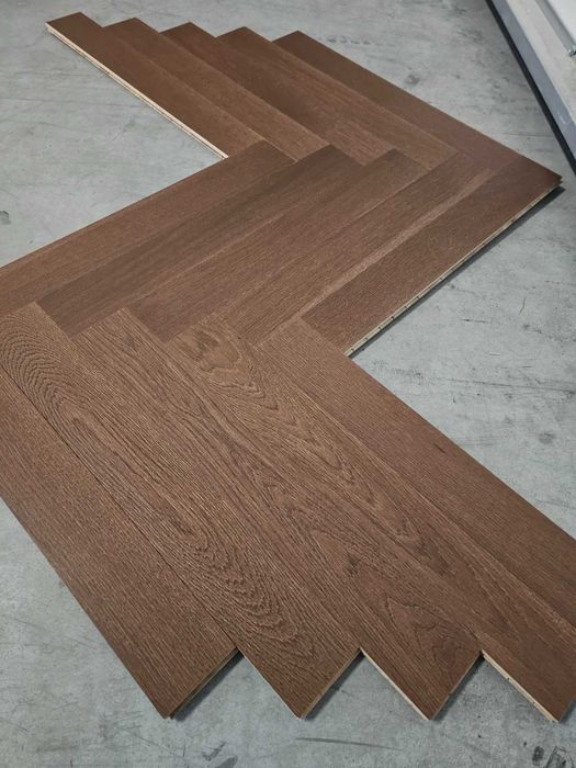 Jodełka klasyczna dąb lakier choco 13x70x490 (warstwa 6mm) 28,5 m2