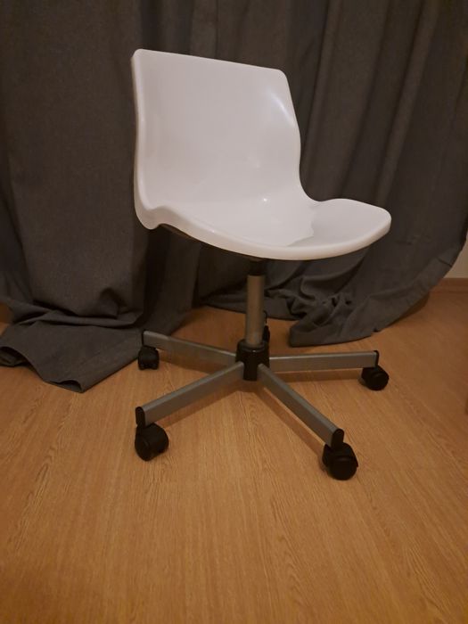 Cadeira e secretária escolar