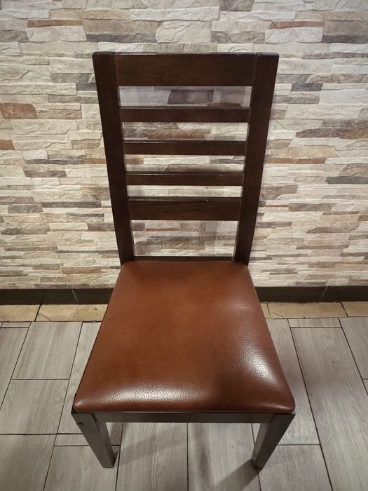 Cadeiras de Madeira Almofadadas