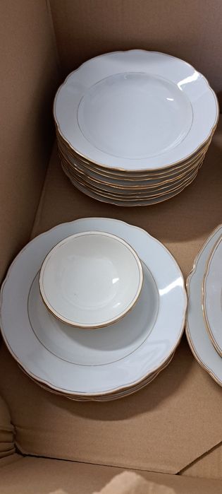 Serwis obiadowy biały ze zlotym