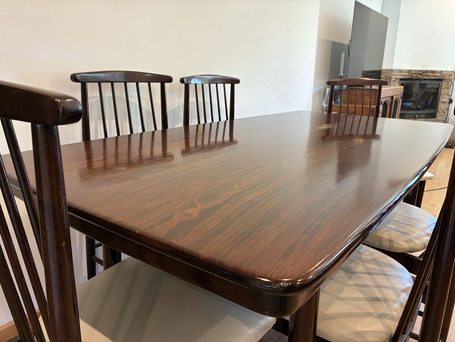 Mesa de sala de jantar OLAIO em madeira maciça