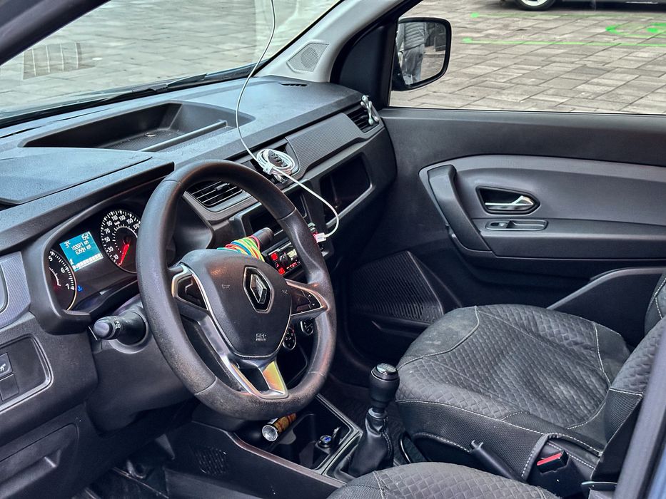 Автомобіль Reno express 2023