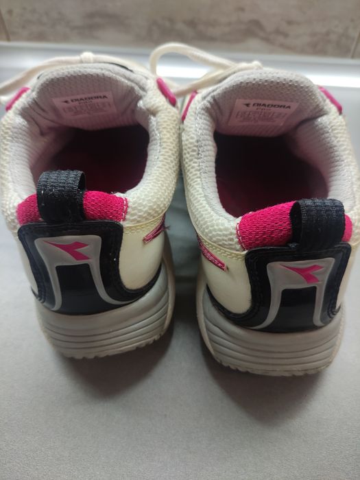 Фірмові кросівки Diadora 38,5р