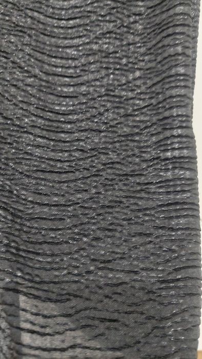 Czarna koszulka połyskująca