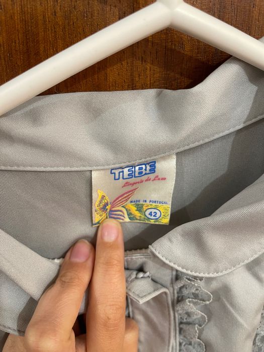 Camisa de noite em cetim cinzenta