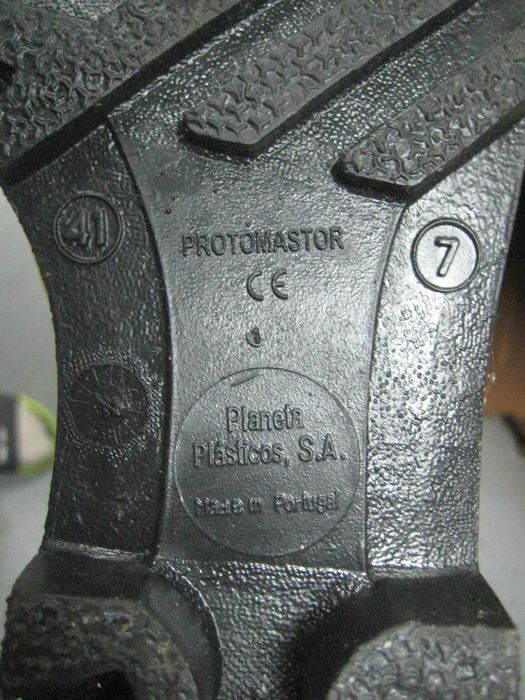 Продам резинові чоботи (гумаки) DUNLOP/EN ISO 20 345:2011/розмір41/EU7