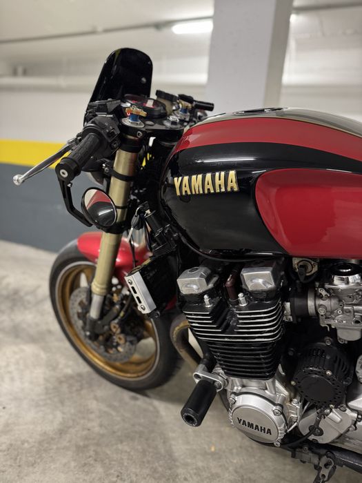 Yamaha XJR 1300 café racer