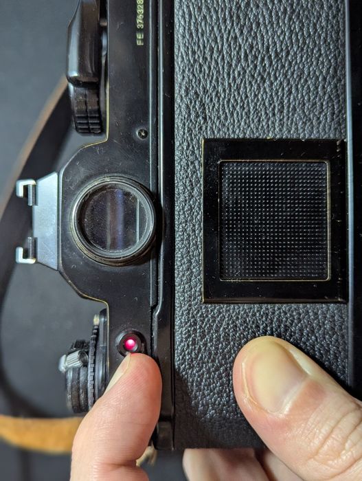 Nikon FE, Nikon FM. Читати опис