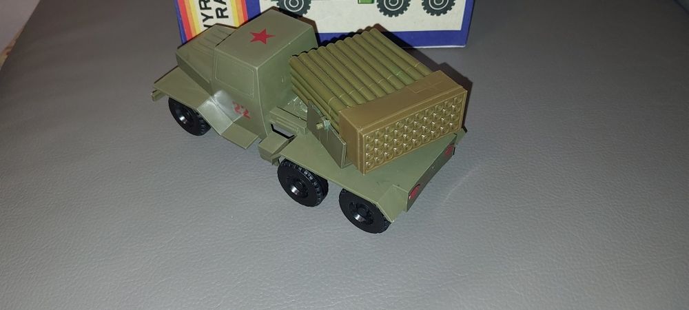 Auto wyrzutnia rakiet z pudełkiem Prl Nowe