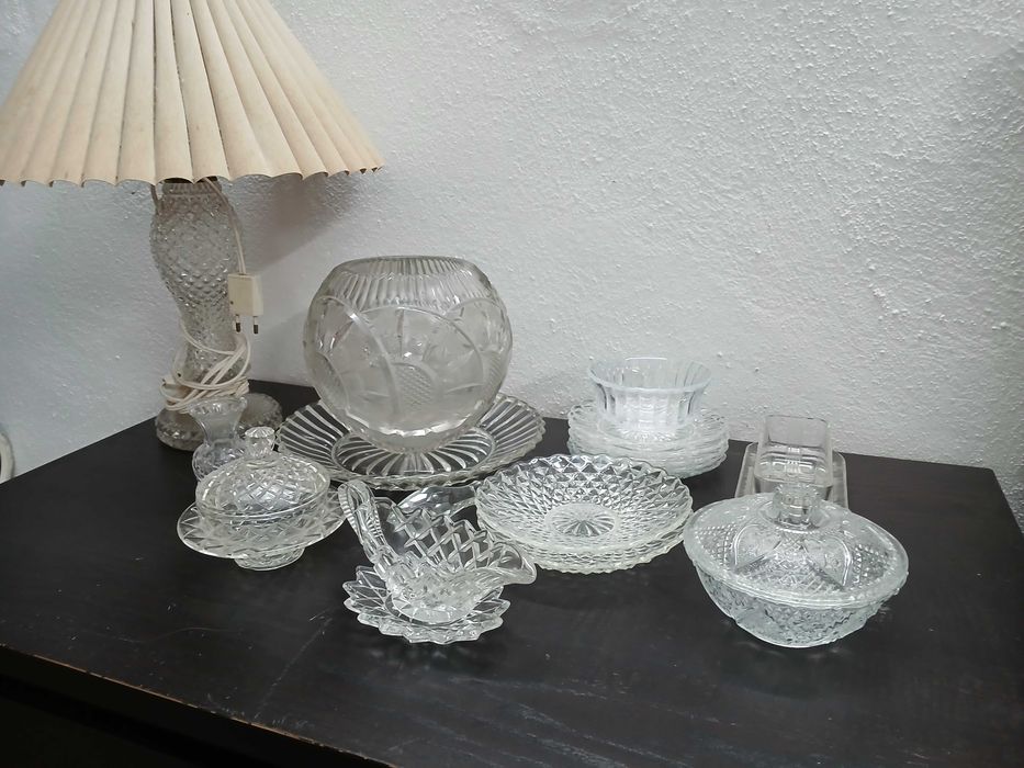 Antiguidades - Conjunto de 17 peças de pratos e utilidades