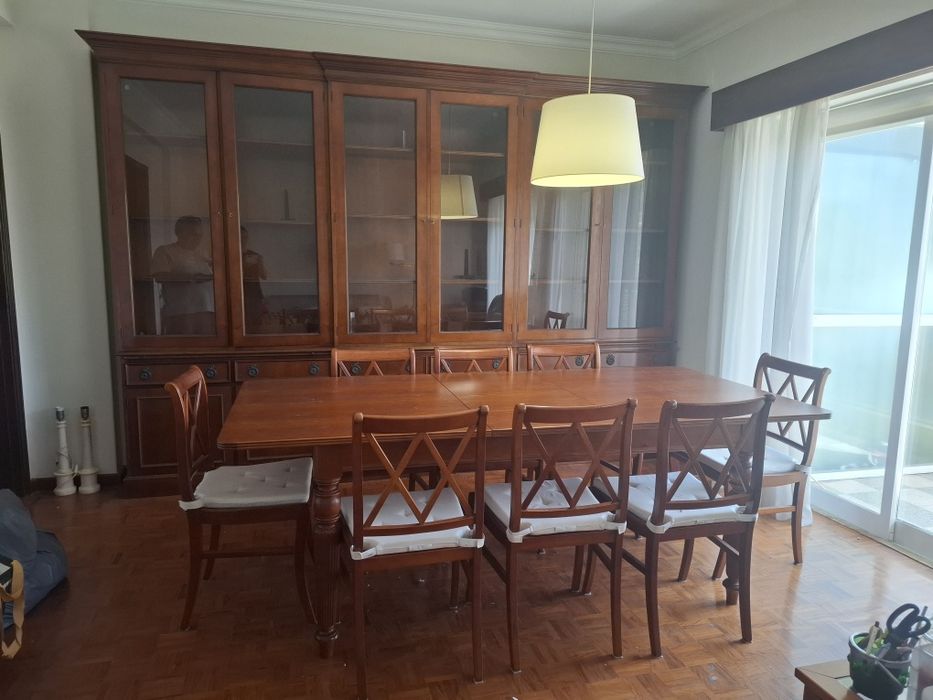Mesa de jantar extensível e conjunto de 8 cadeiras