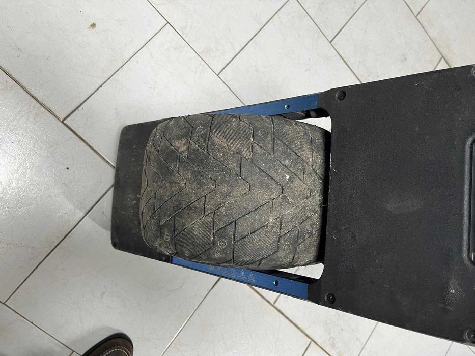 Onewheel XR+ 605km com Extras (Fender Novo, Kush Hi, Pneu Enduro)