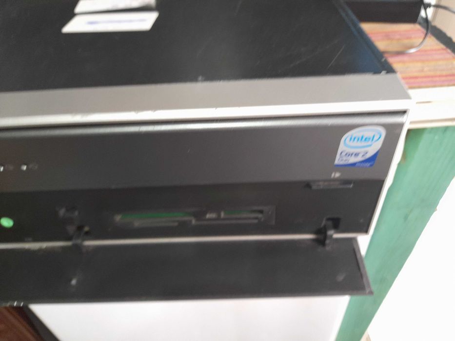 cpu de secretaria asus  com w 10pro 3 gigas de ram funciona muito bem.