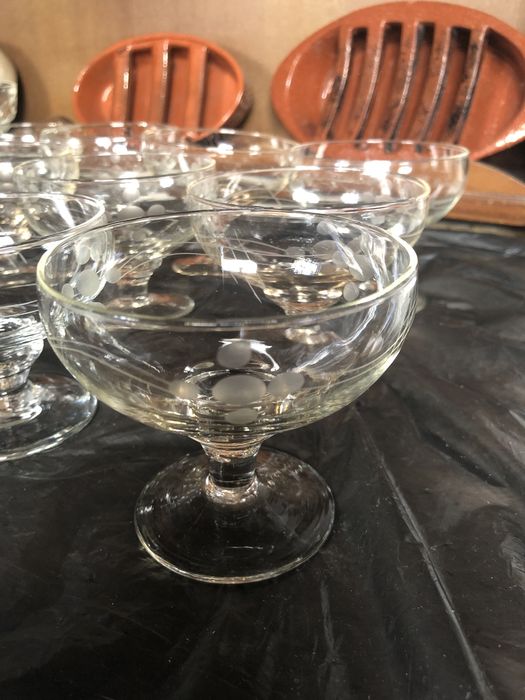Varios modelos de taças (22)e pequena caneca em vidro valor de tudo