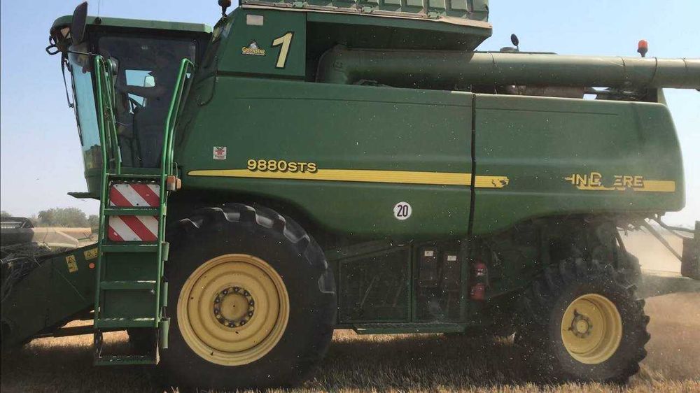 Продам Комбайн John Deere 9880sts