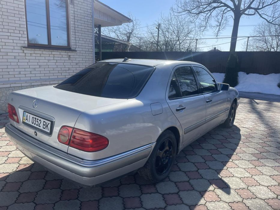 Продам мерседес 210