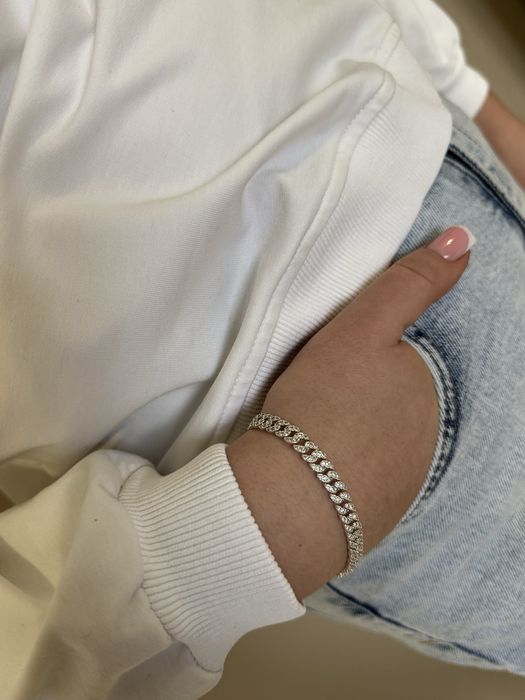 Білий жіночий світшот у гарному стані