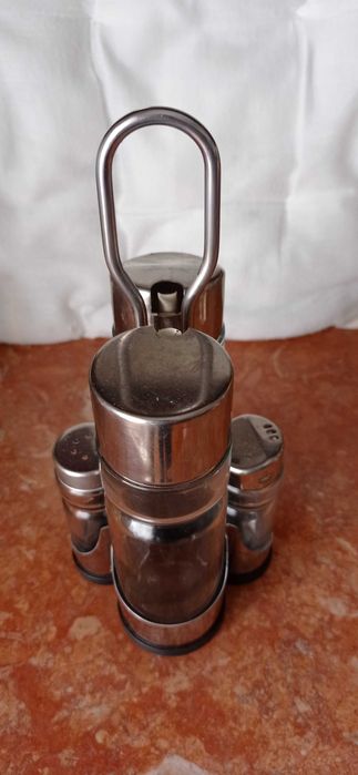Galheteiro de vidro e inox