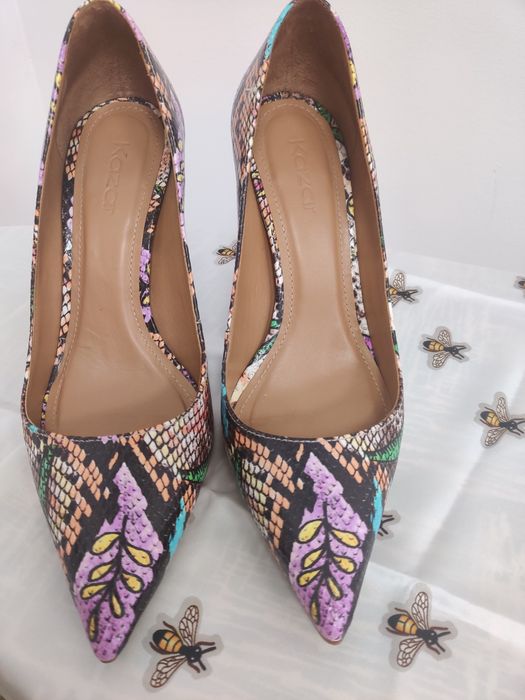 Szpilki kolorowe skórzane Kazar.