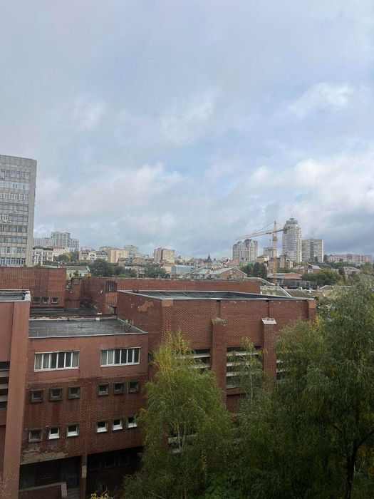 Продам 3к. квартиру бiля Цирку, вул. Дмитрiвська,2