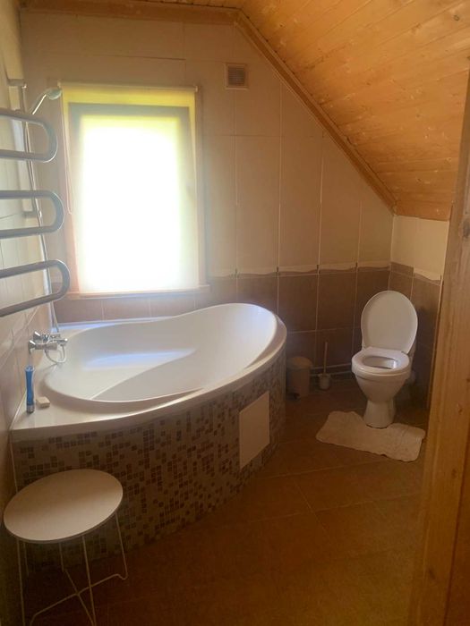 Дерев’яний будинок з панорамним видом на гори | автономне живлення