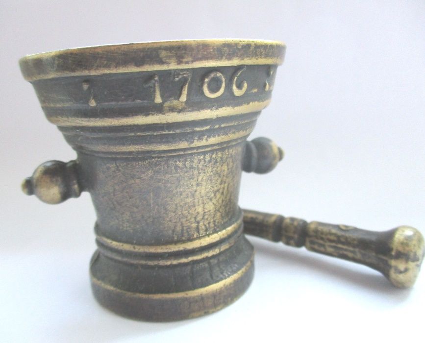 Almofariz do Ano 1706 em Latão – Bronze