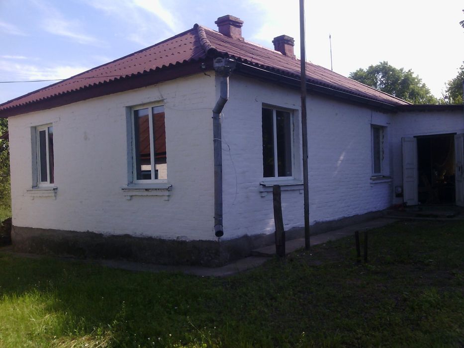 Будинок дерев'яний обкладений цеглою