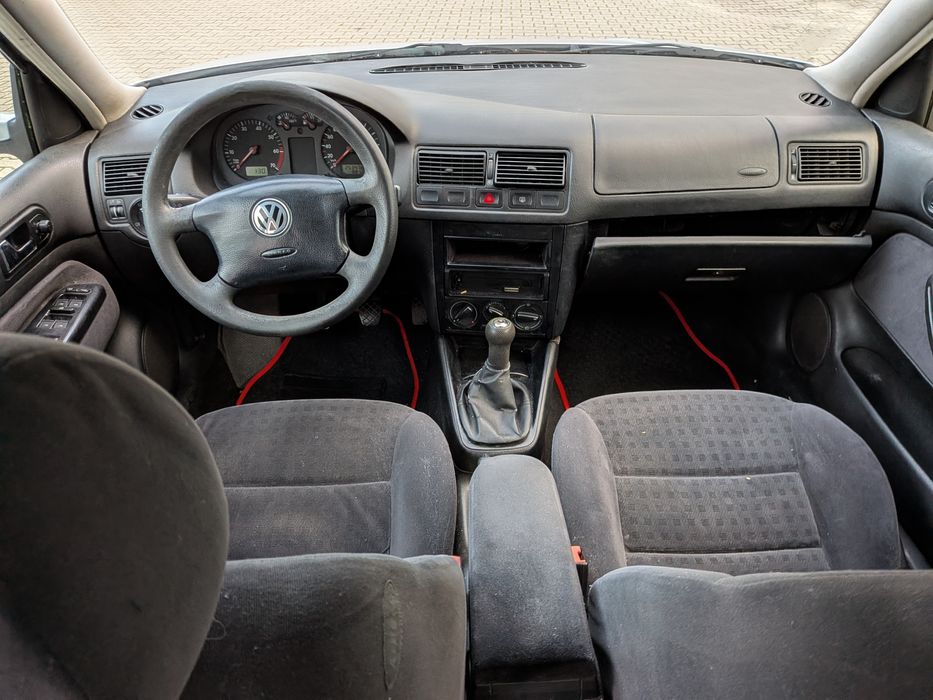 Volkswagen Golf IV 1.4 i Confortline 01