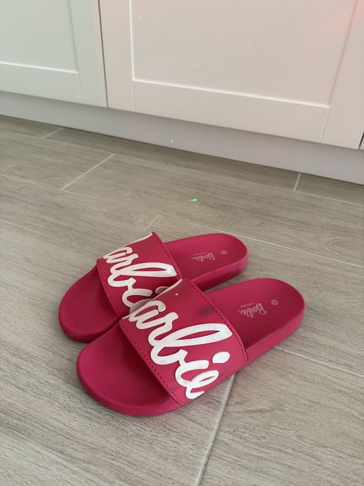 Рожеві сланці Barbie