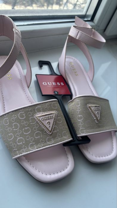 Босоніжки сандалі Guess нові оригінал