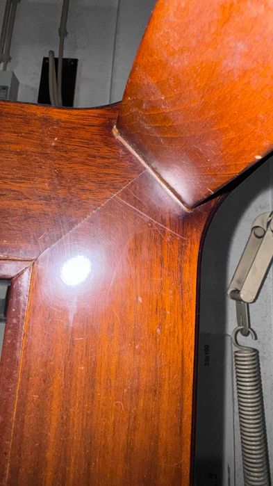 Mesa sala como nova raiz de nogueira