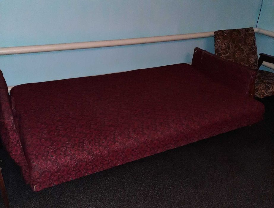 Диван в хорошем состоянии, каркас дивана дерево.