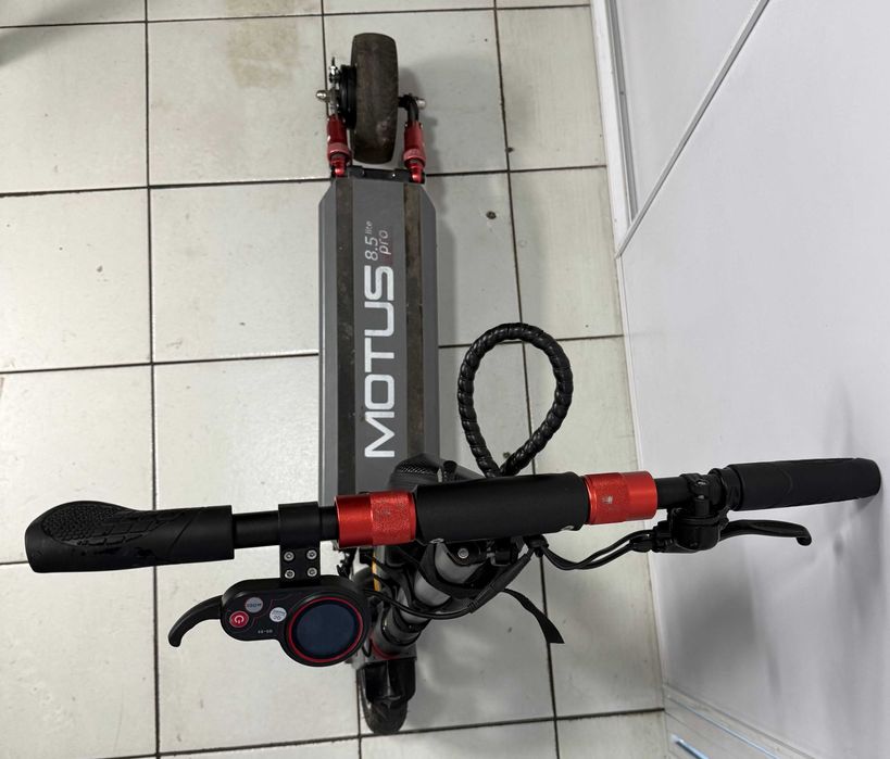 Hulajnoga elektryczna Motus PRO 8.5 LITE 350W 35km + Torba/Sakwa