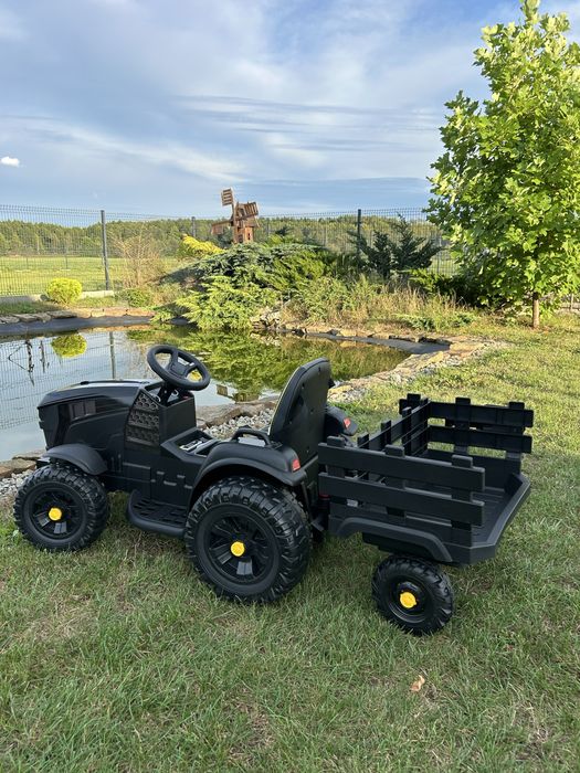 Duży Traktor na akumulator z Przyczepką Pilot 2x45Watt czarny