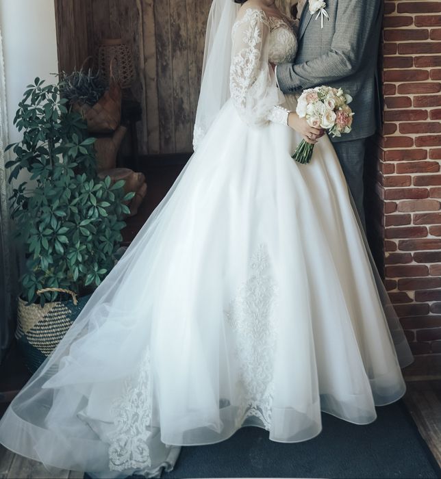 Продам весільну сукню