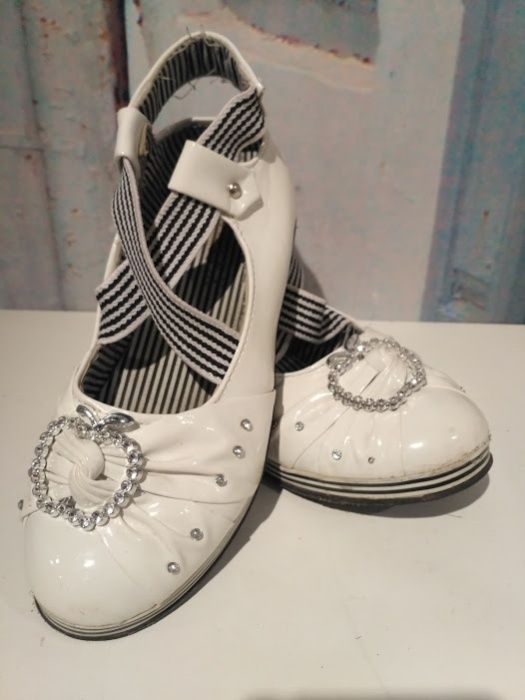 Białe półbuty dziewczęce rozmiar 33