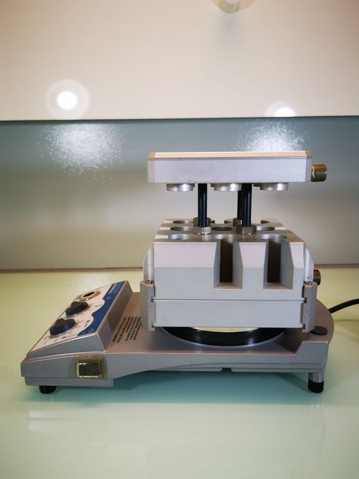 Laboratoryjne mieszadło magnetyczne na probówki