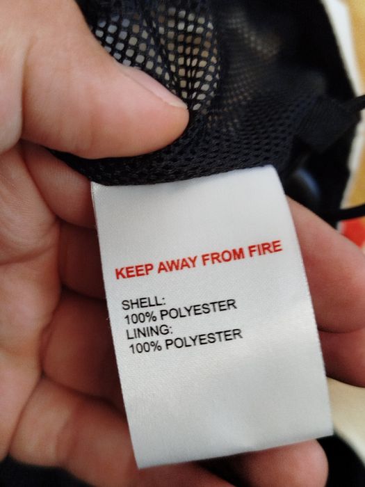 Спортивна вітровка