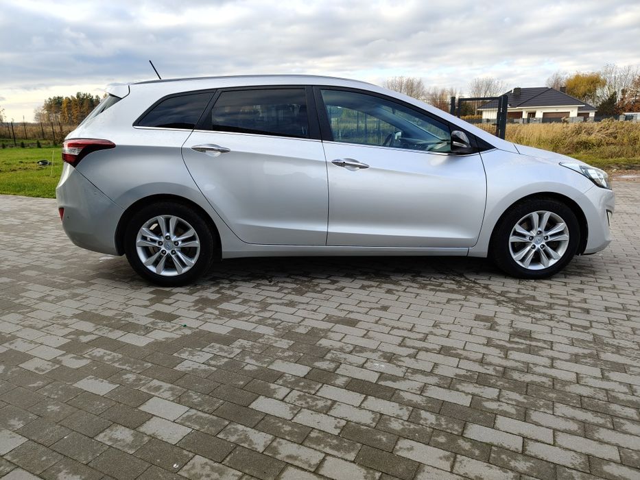 Hyundai i30 1.6 CRDI klimatyzacja alufelgi nawigacja zaniana