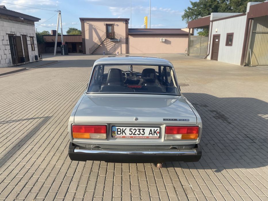 Автомобіль ВАЗ 2107