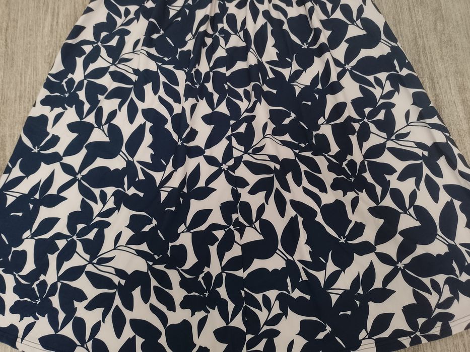 Sprzedam damską spodnicę rozmiar XL.