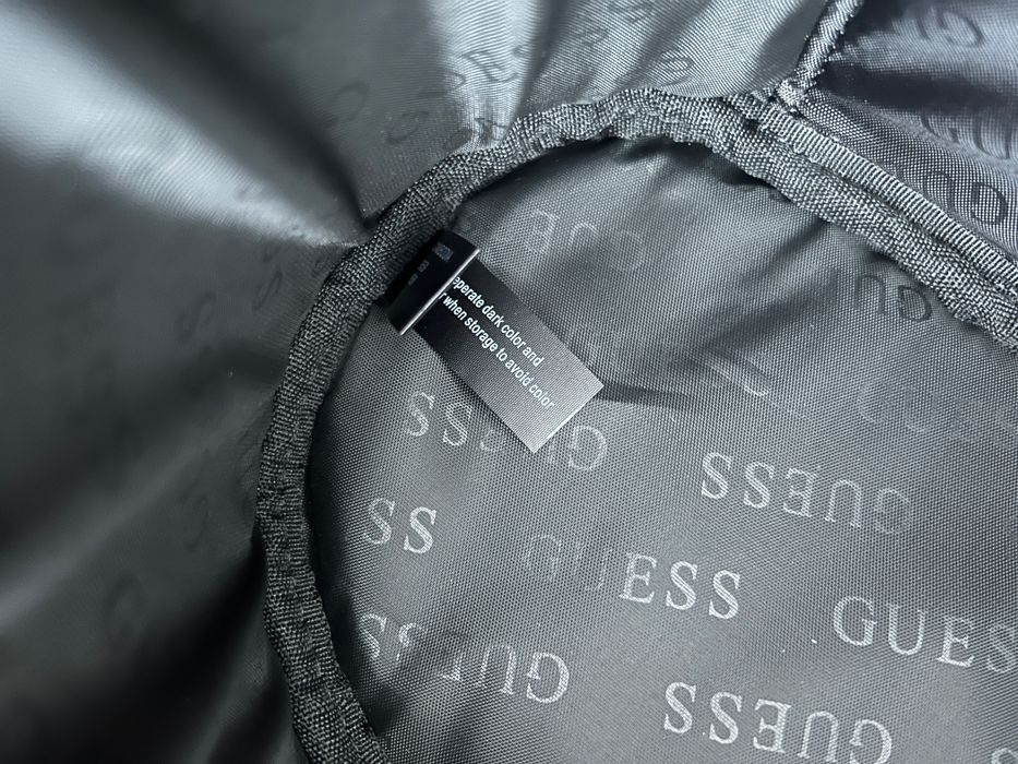 Guess kosmetyczka- kuferek