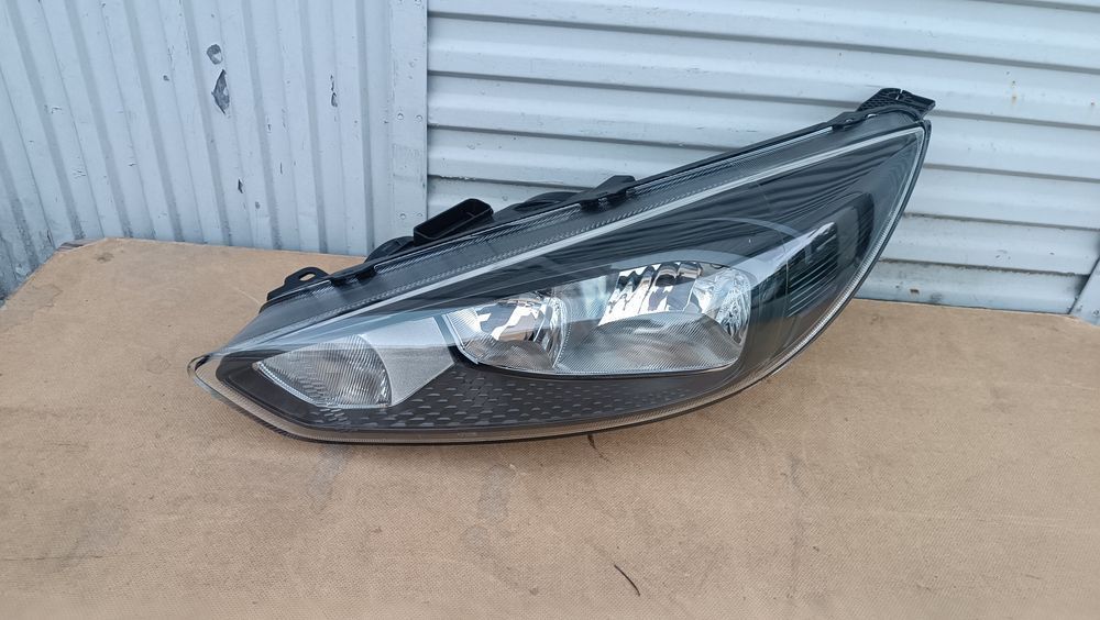 Vendo farol esquerdo de Ford focus ano 2015