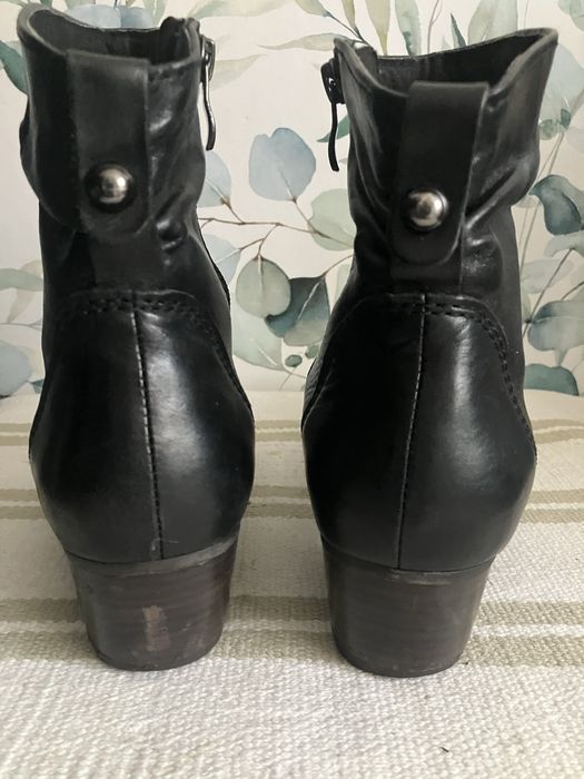 Botki damskie Bellissima ocieplane czarne na slupku roz.38