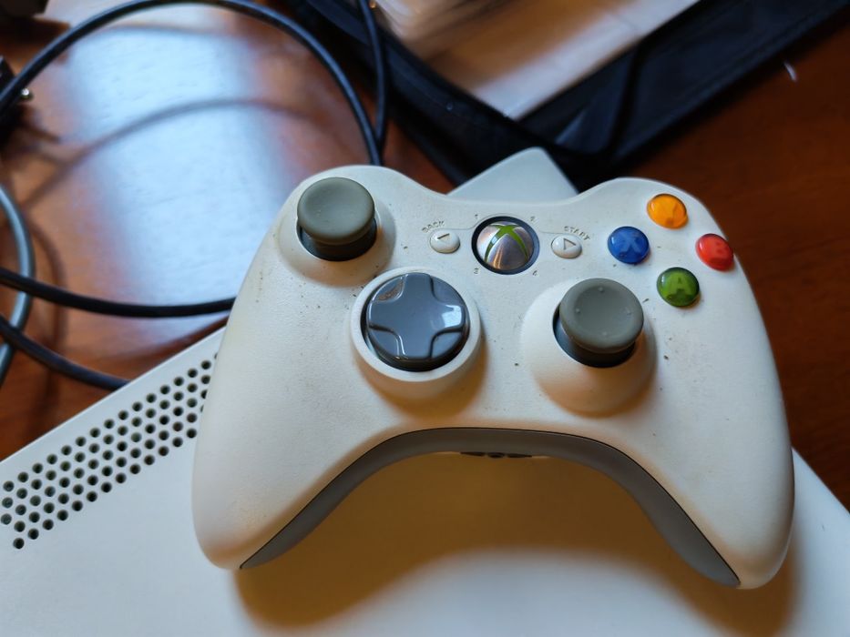 XBOX 360 com 2 comandos