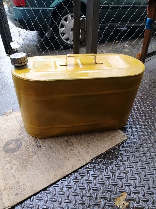 Продам каністру 20л