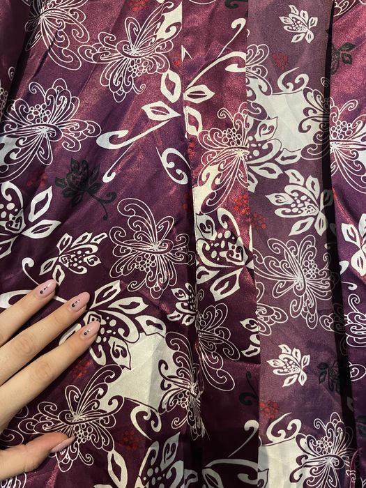 Piękny satynowy szlafrok w kwiaty 42/44) szafa przedpokój)